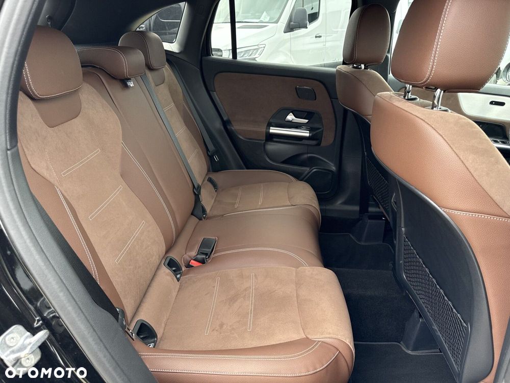 Mercedes-Benz GLA - 22
