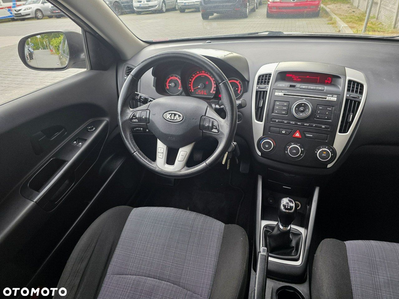Kia Ceed - 16