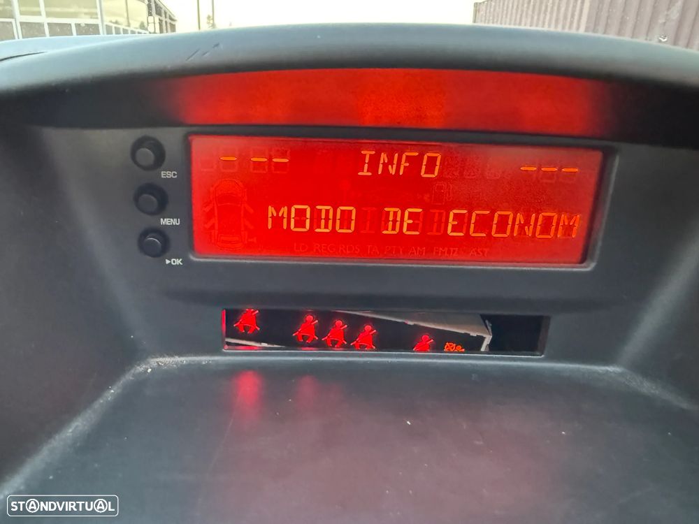 Peugeot 207 - 23
