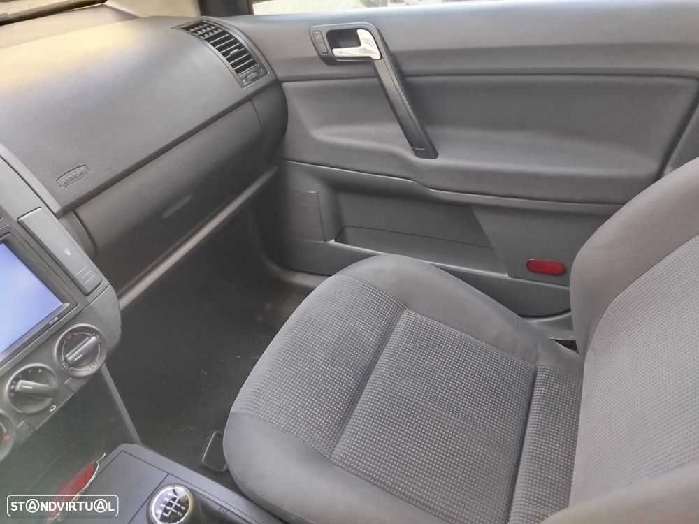 VW Polo 1.2 Confortline TA - 24