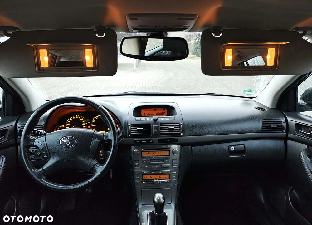 Toyota Avensis 1.8 VVT-i - 25