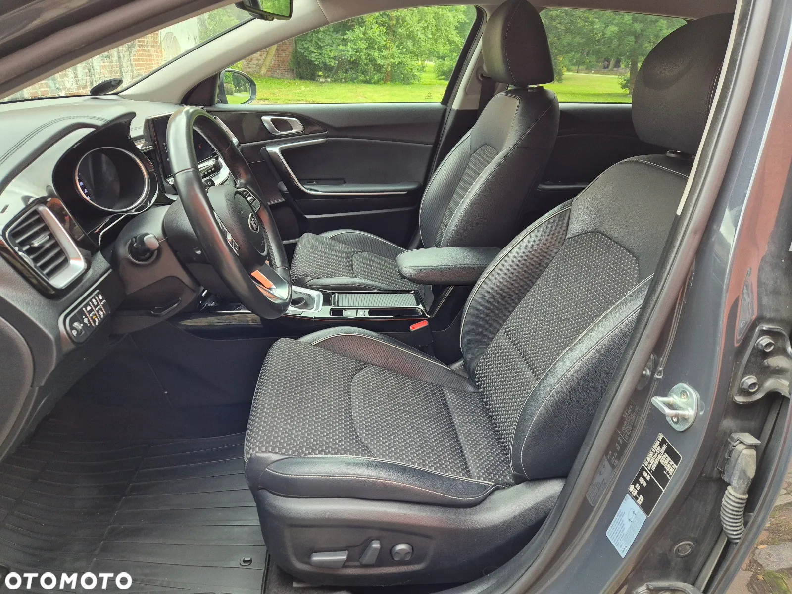 Kia Ceed - 12