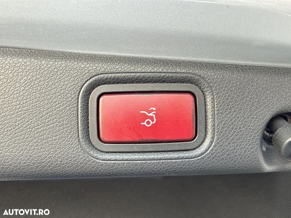 Mercedes-Benz E 220 d 4MATIC 9G-TRONIC AMG Line - 38