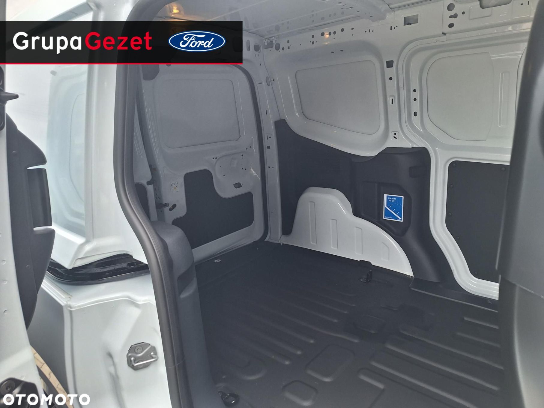 Ford Transit Courier - 13