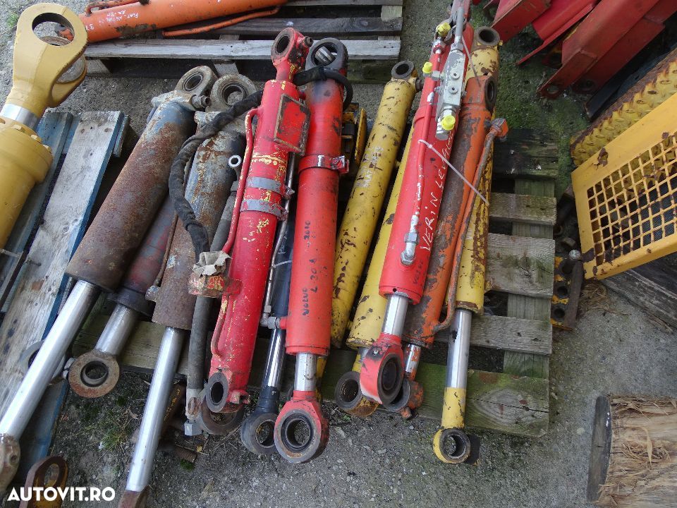 Cilindrii pentru miniexcavatoare CAT , Komatsu, JCB , Volvo, etc. - 1