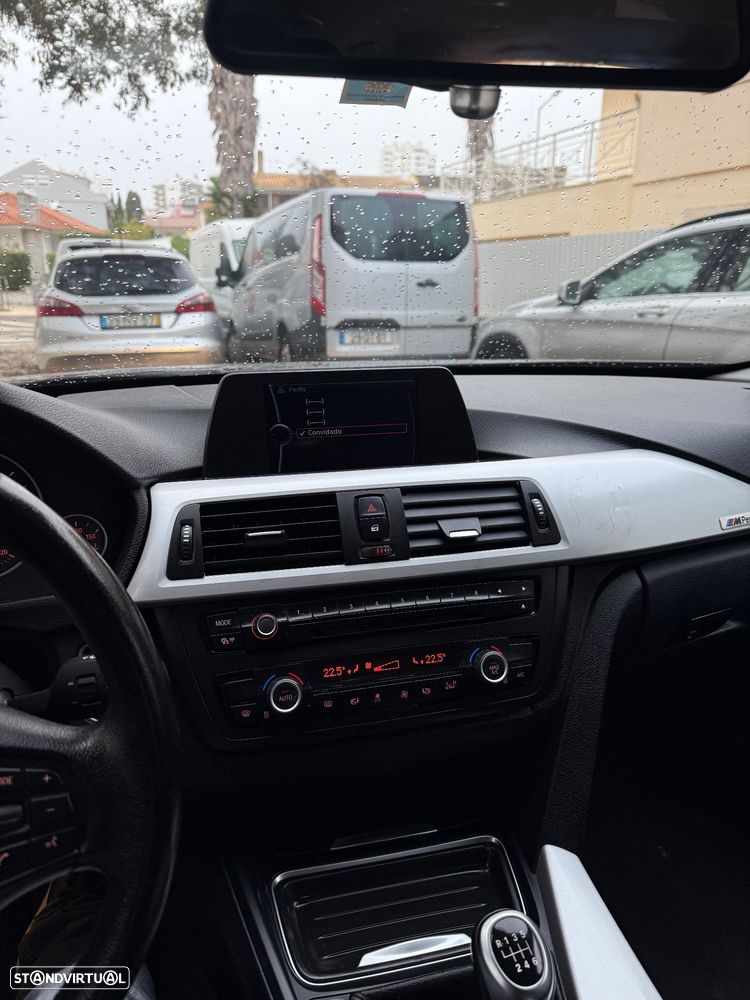 BMW 318 d - 13