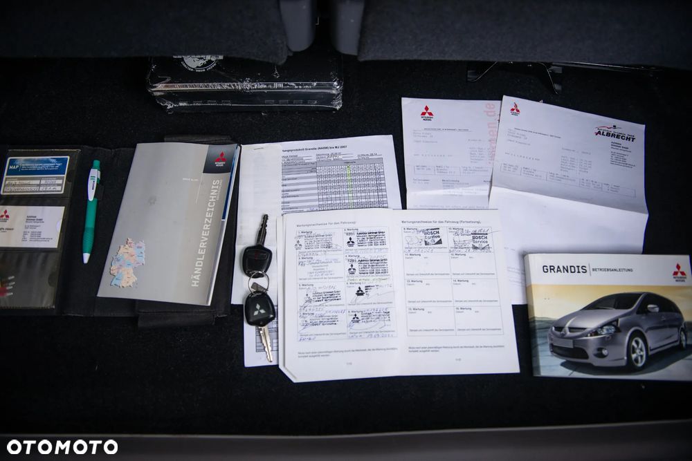 Mitsubishi Grandis 2.0 DI-D 6-Sitzer Intense - 36
