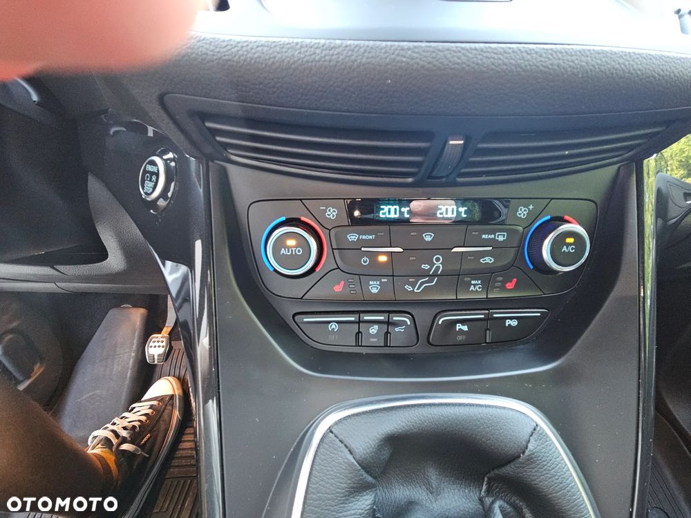 Ford Kuga 1.5 EcoBoost 2x4 ST-Line - 16