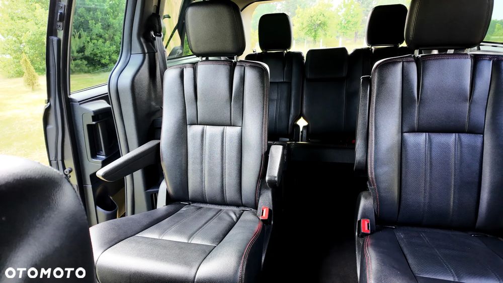 Dodge Grand Caravan - 28