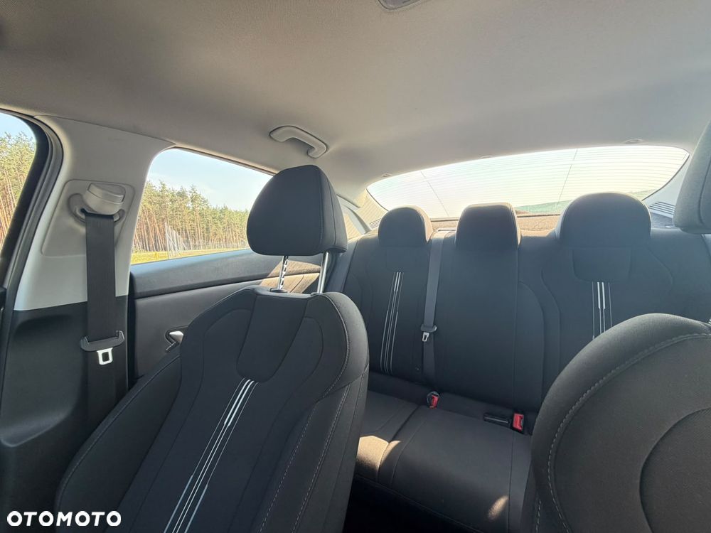 Hyundai Elantra - 13