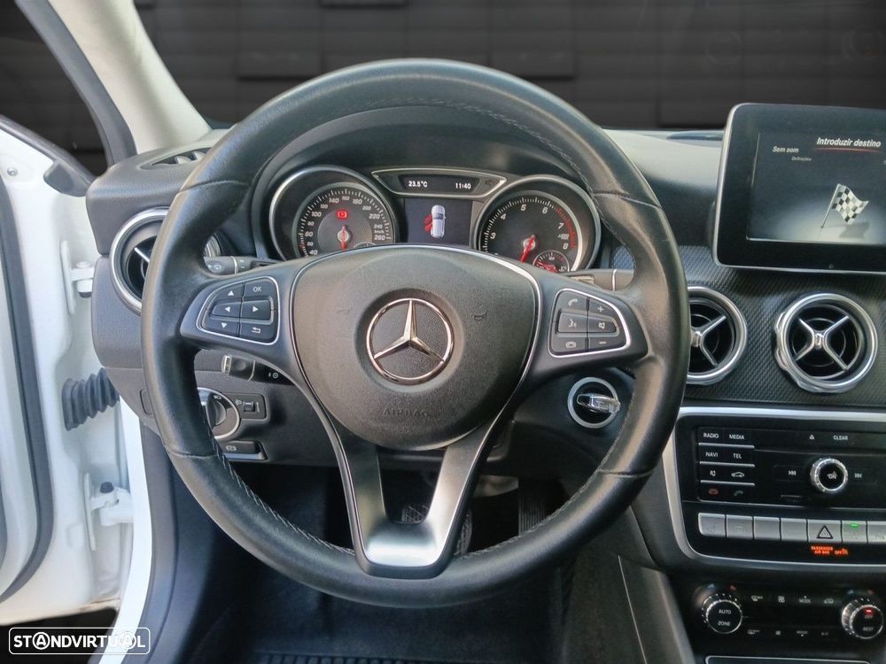 Mercedes-Benz GLA 220 4Matic 7G-DCT Style - 13