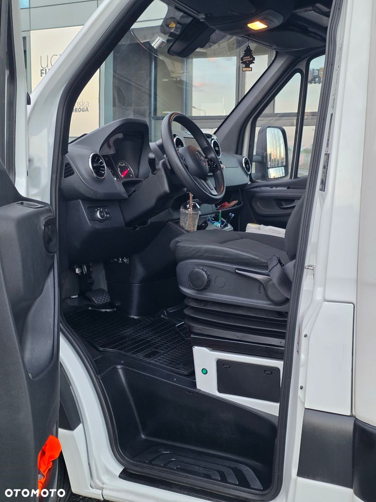 Mercedes-Benz Sprinter - 10