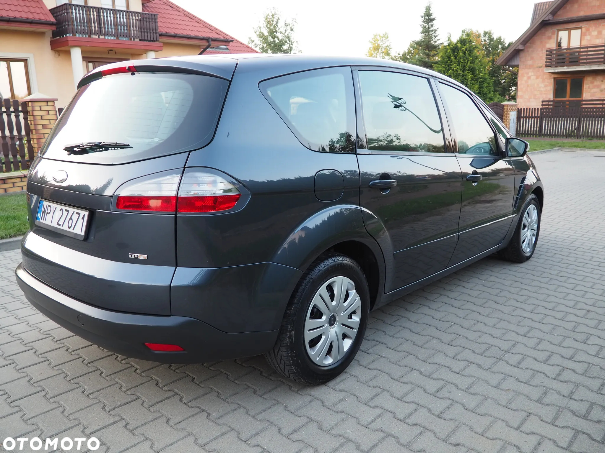 Ford S-Max - 16