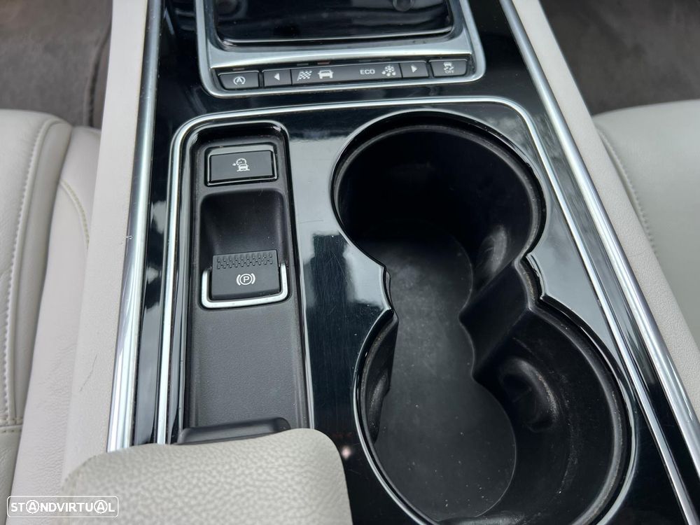 Jaguar XE 2.0 D Prestige AWD Aut. - 46