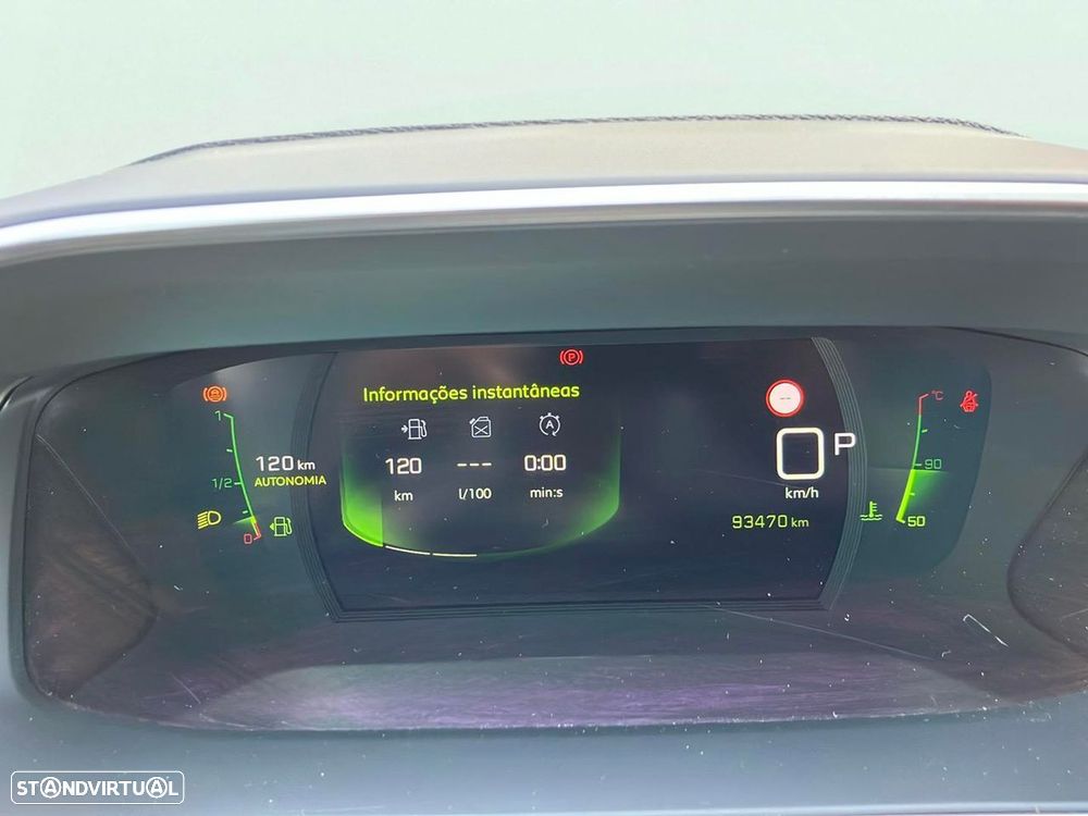 Peugeot 2008 1.5 BlueHDi Allure EAT8 - 11