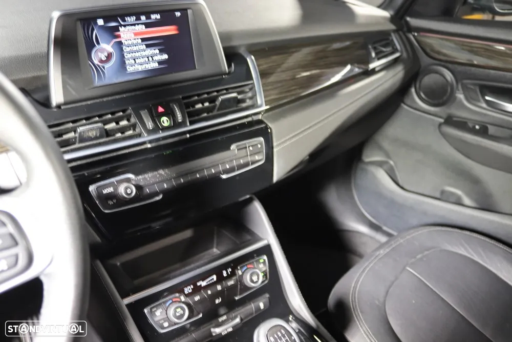BMW 218 Active Tourer d Line Luxury - 24