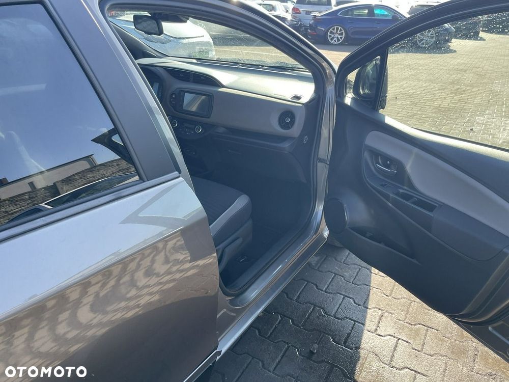 Toyota Yaris Hybrid 100 Selection Pure - 6