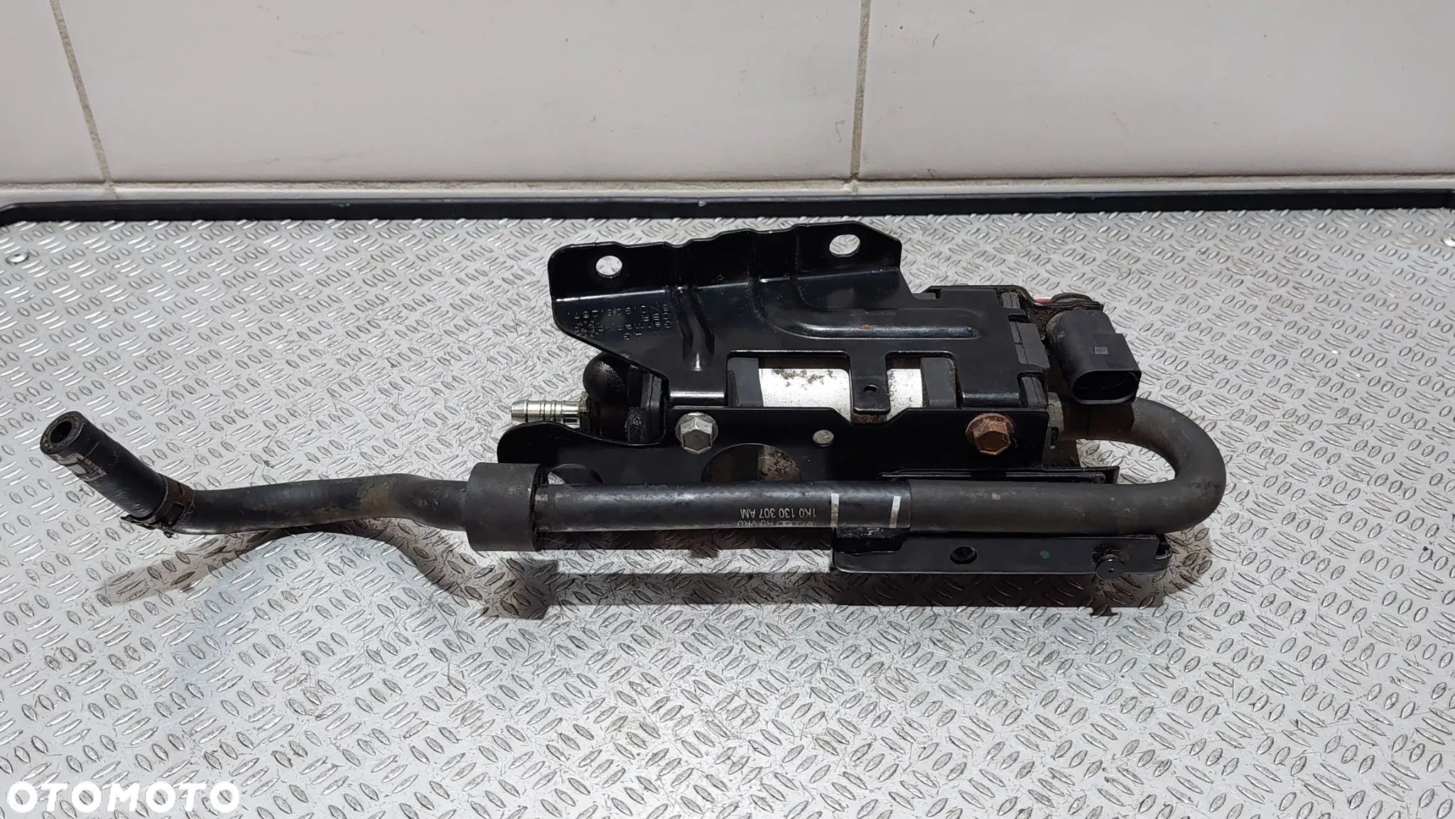 POMPKA PALIWA 2,0TDI 170KM SKODA SUPER B R2009 NR 1K0906089A - 1
