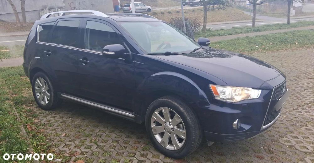 Mitsubishi Outlander - 1