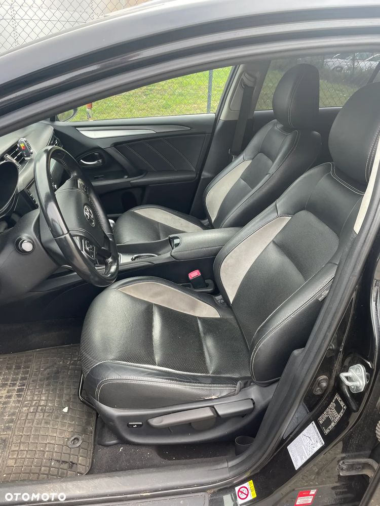 Toyota Avensis 1.8 Premium - 9