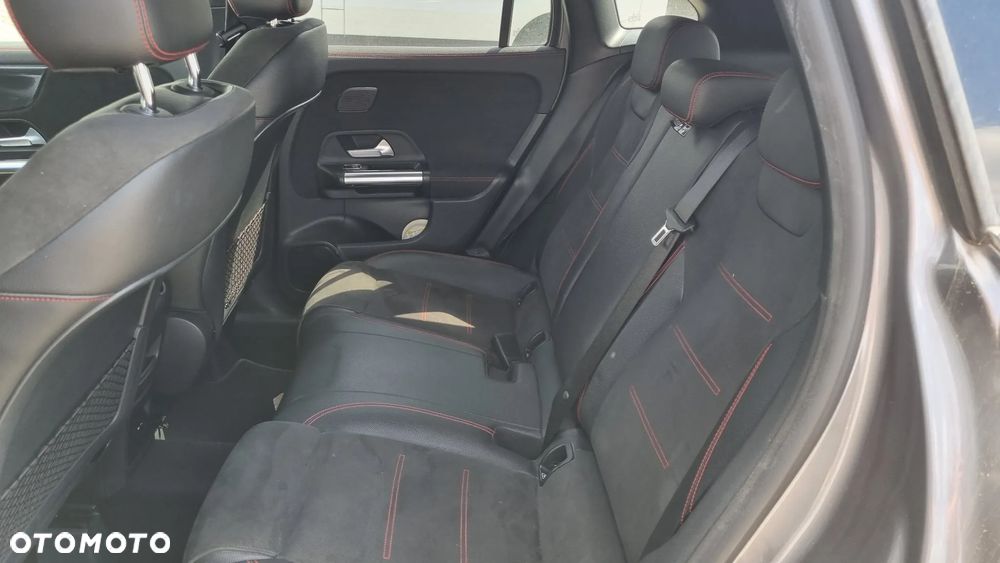 Mercedes-Benz GLA 220 d 4Matic 8G-DCT AMG Line - 27