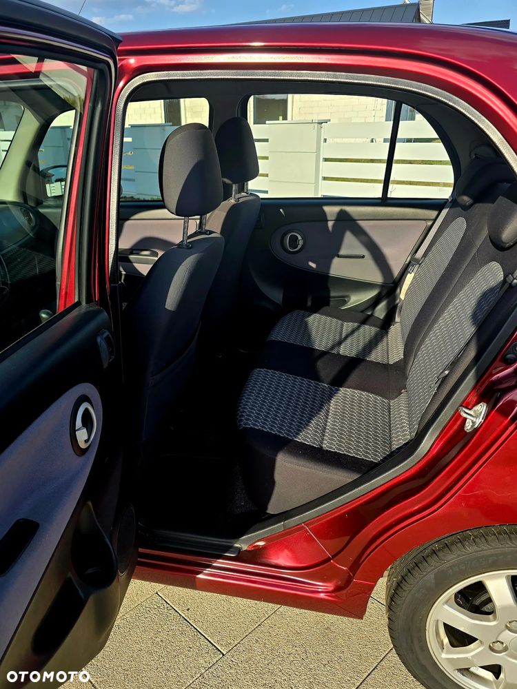 Daihatsu Trevis - 4