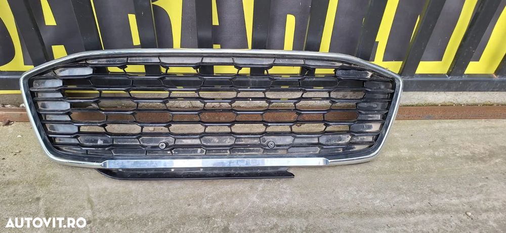 Grila centrala radiator Ford Puma an 2019-2022 cod L1TB-8B271-B - 8