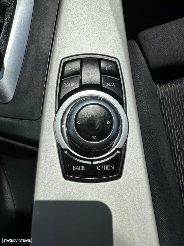 BMW 320 d Aut. Sport Line - 45