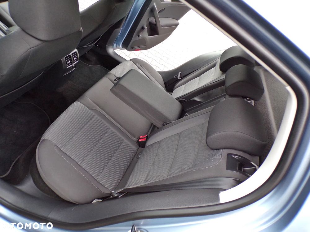 Volkswagen Golf - 27