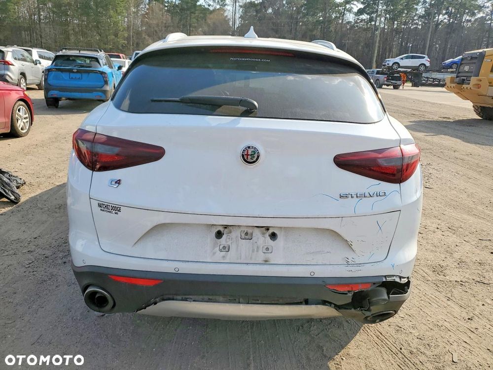 Alfa Romeo Stelvio 2.0 Turbo 16V AT8-Q4 Ti - 6