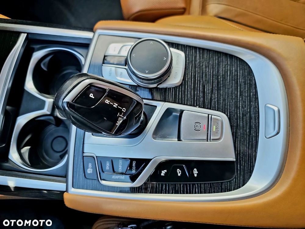 BMW Seria 7 740d xDrive - 29