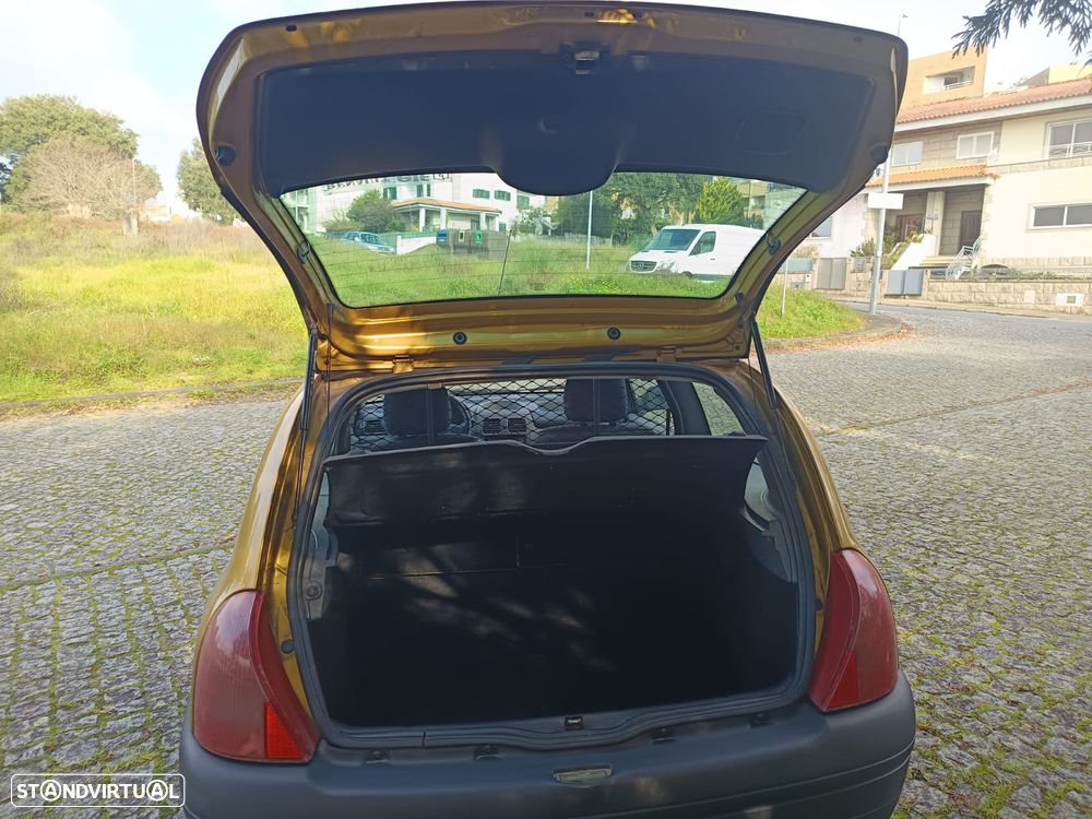 Renault Clio 1.9 D Van - 14