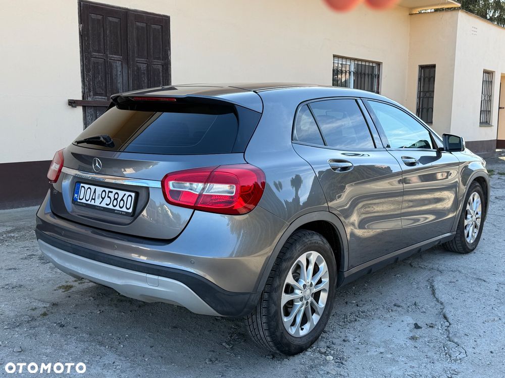 Mercedes-Benz GLA - 4