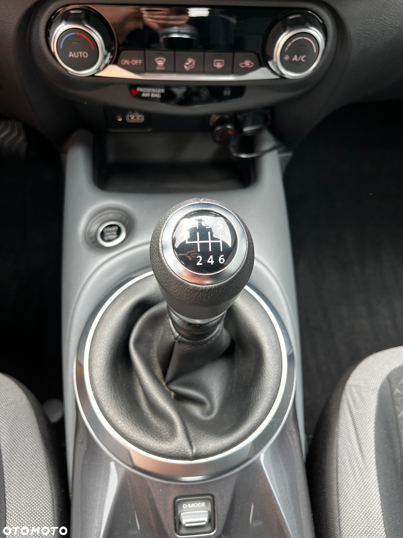 Nissan Juke 1.0 DIG-T N-Connecta - 32