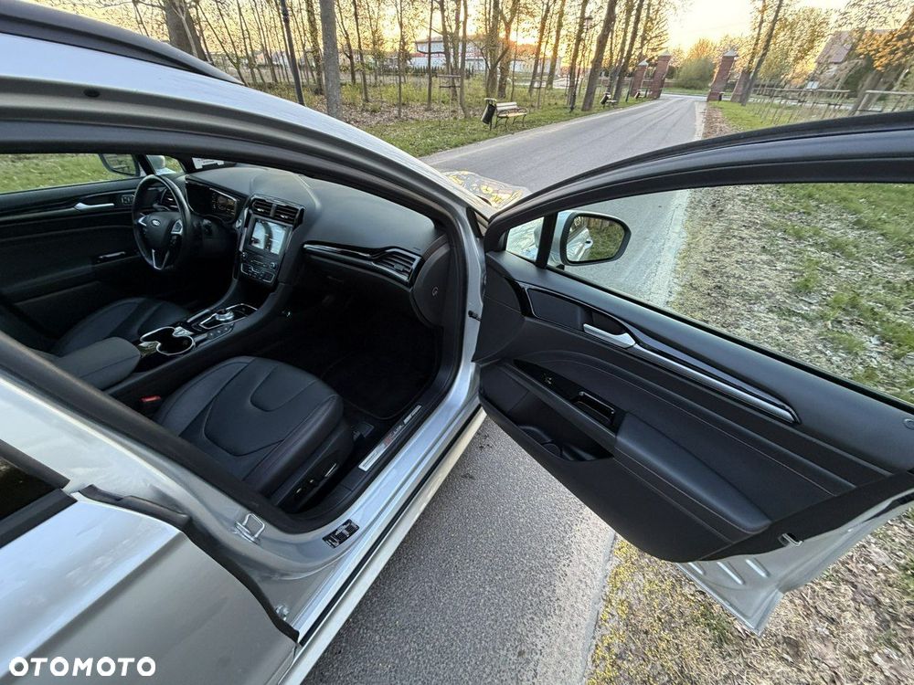 Ford Mondeo - 36