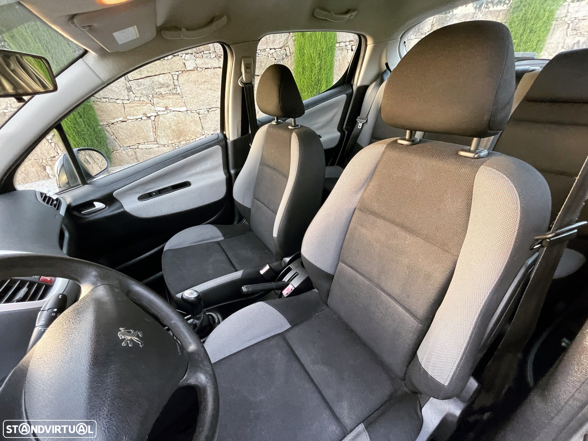 Peugeot 208 - 16