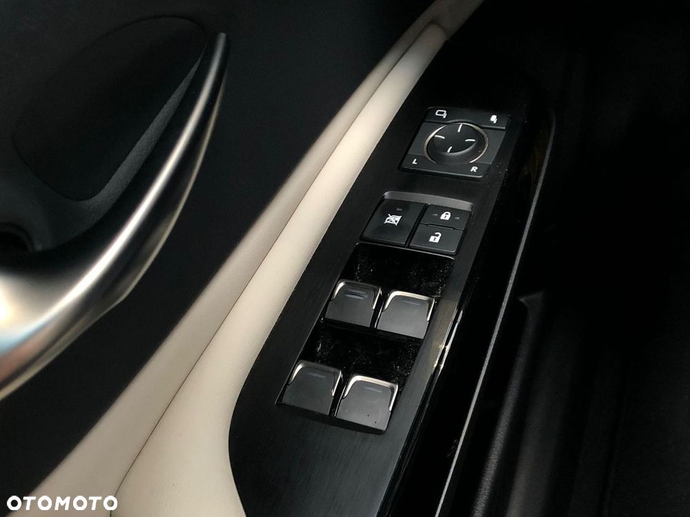 Lexus ES 300h F Sport Design - 31