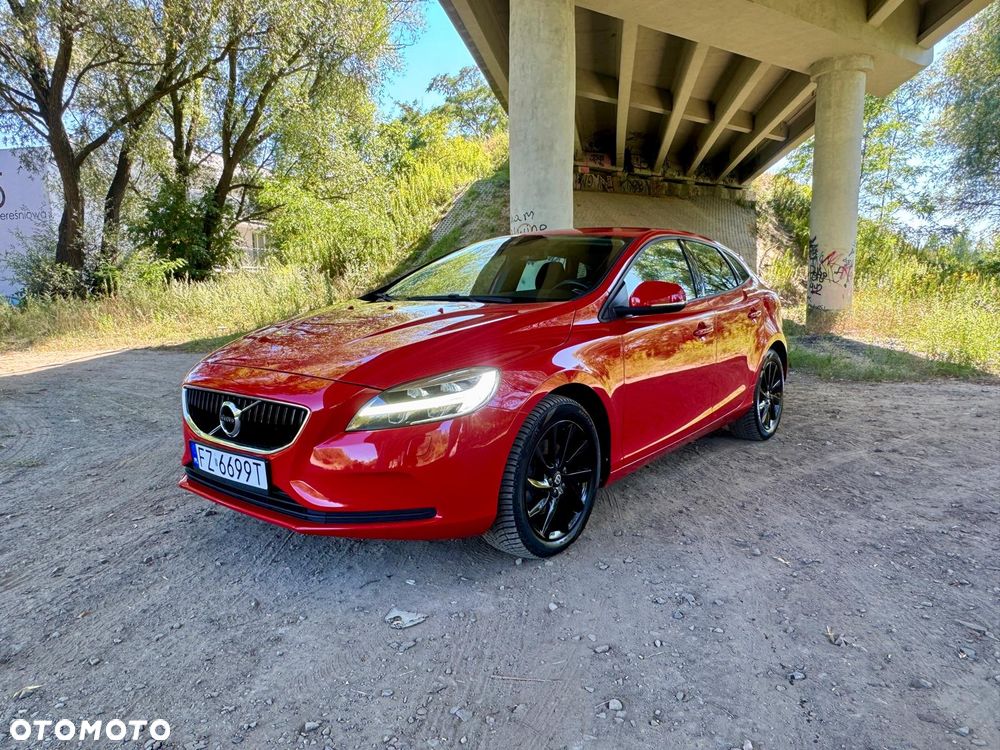 Volvo V40 T3 Drive-E Momentum - 1