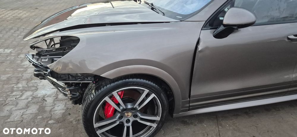 Porsche Cayenne GTS - 8