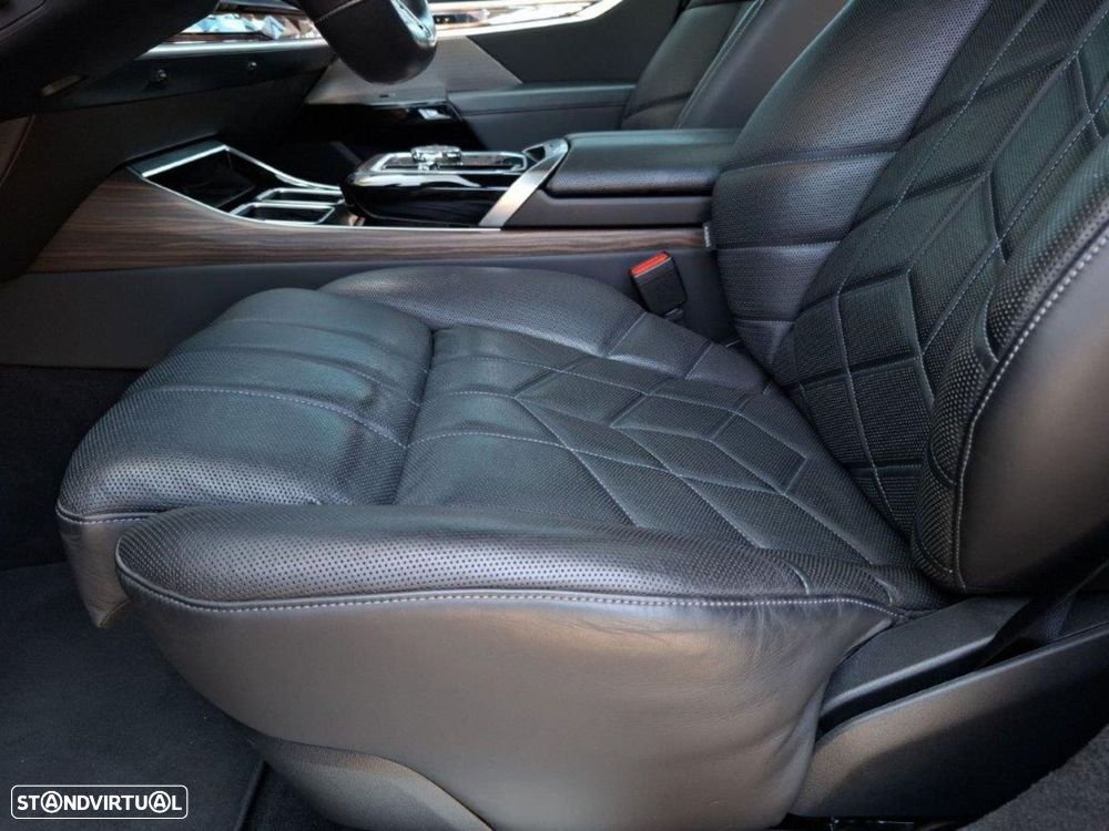 BMW i7 xDrive60 Pack Desportivo M - 15