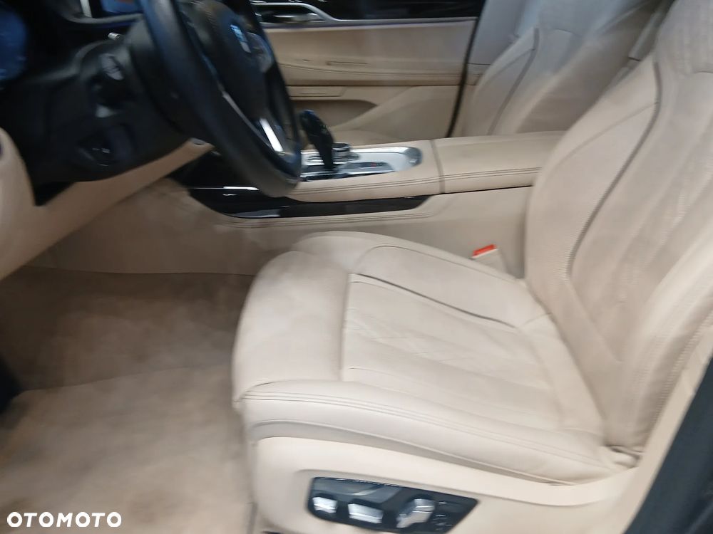BMW Seria 7 740i - 14