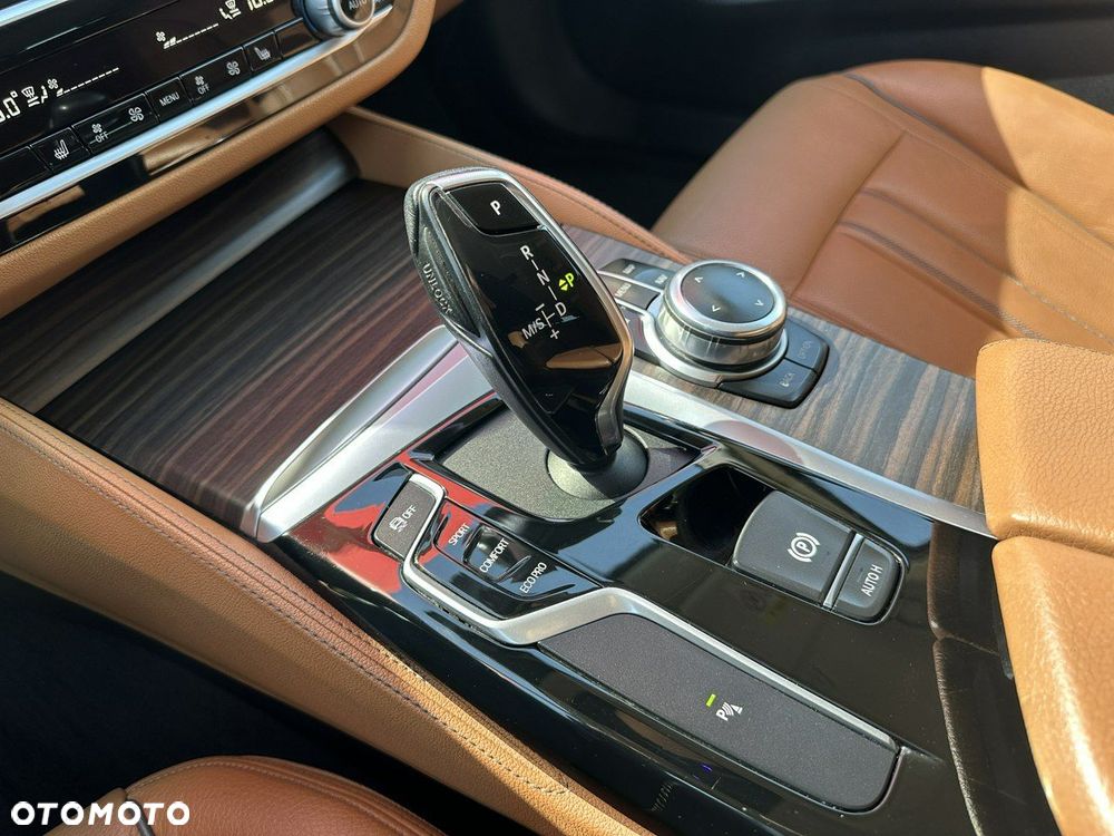 BMW Seria 5 520d Luxury Line - 27