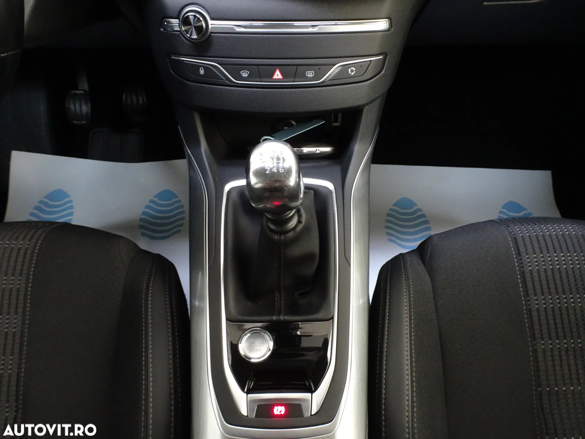 Peugeot 308 1.2 L PureTech Turbo S&S Allure - 16