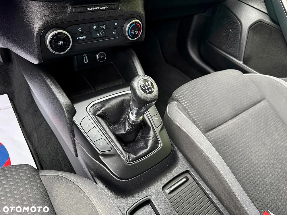 Ford Focus 1.5 EcoBlue STart-Stopp-System TITANIUM - 32