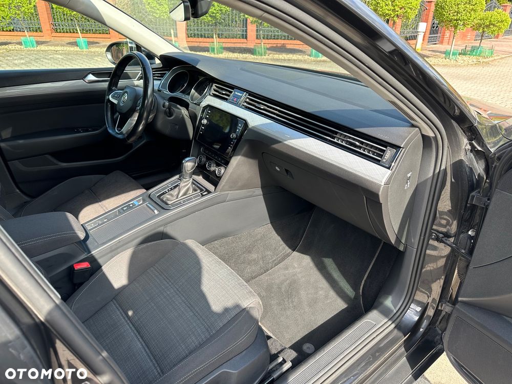 Volkswagen Passat 2.0 TDI Elegance DSG - 28