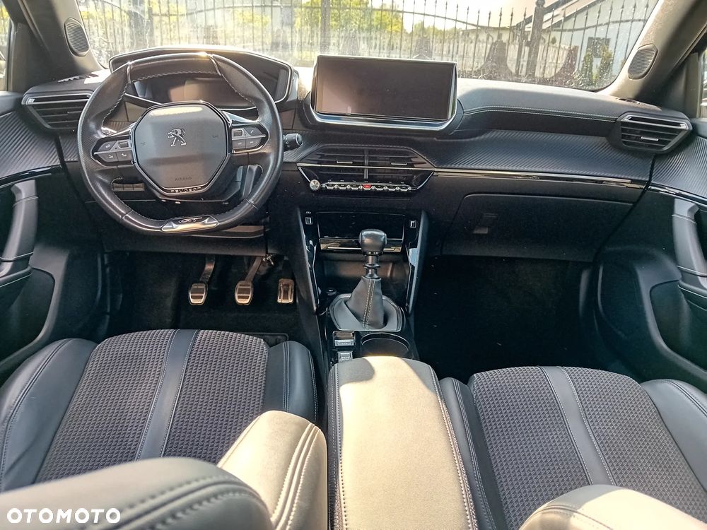 Peugeot 2008 1.2 PureTech GT Line S&S - 20