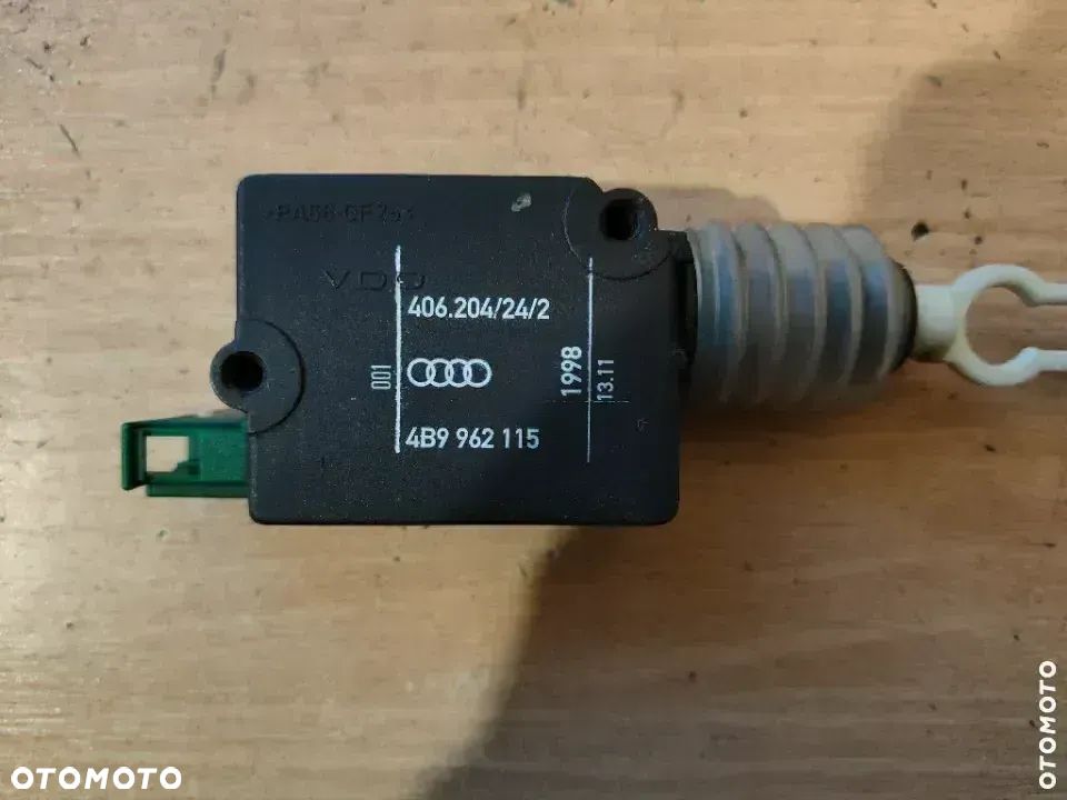 Siłownik zamka klapy bagażnika Audi A4 B6 4B9962115 - 5