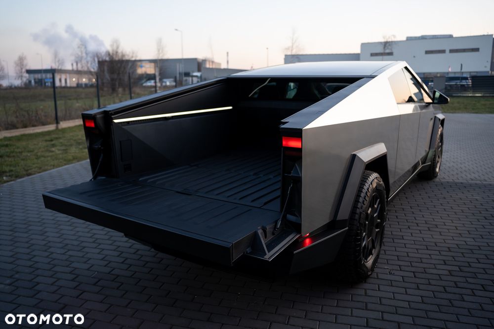 Tesla Cybertruck - 16