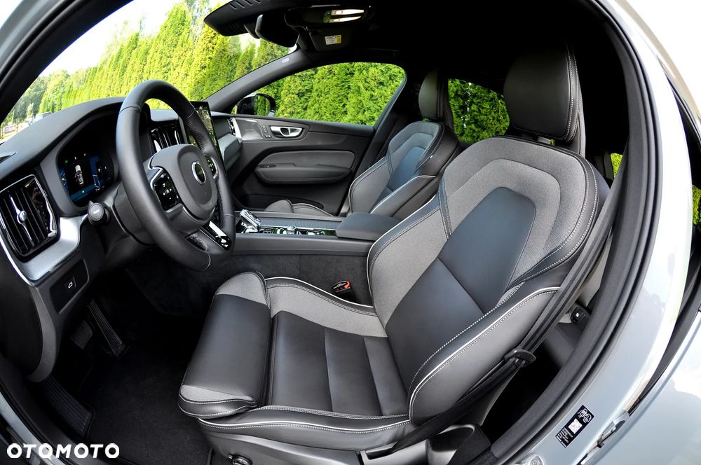 Volvo XC 60 B5 B AWD Plus Dark - 14