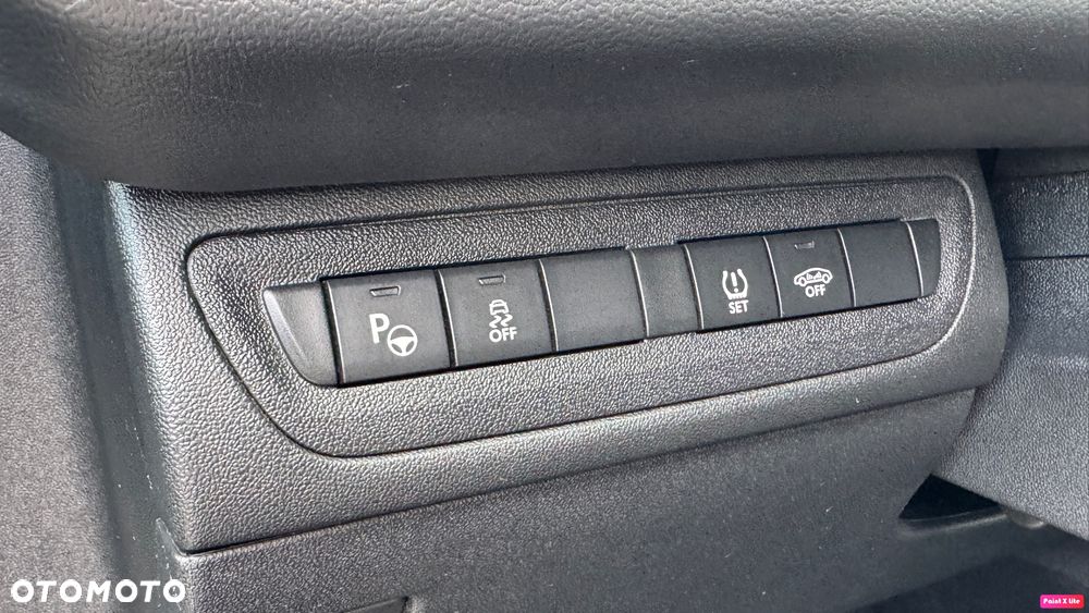 Peugeot 208 - 18